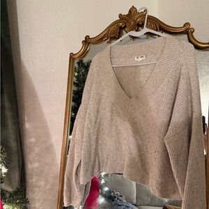 Elegant V-Neck Sweater in Light Gray